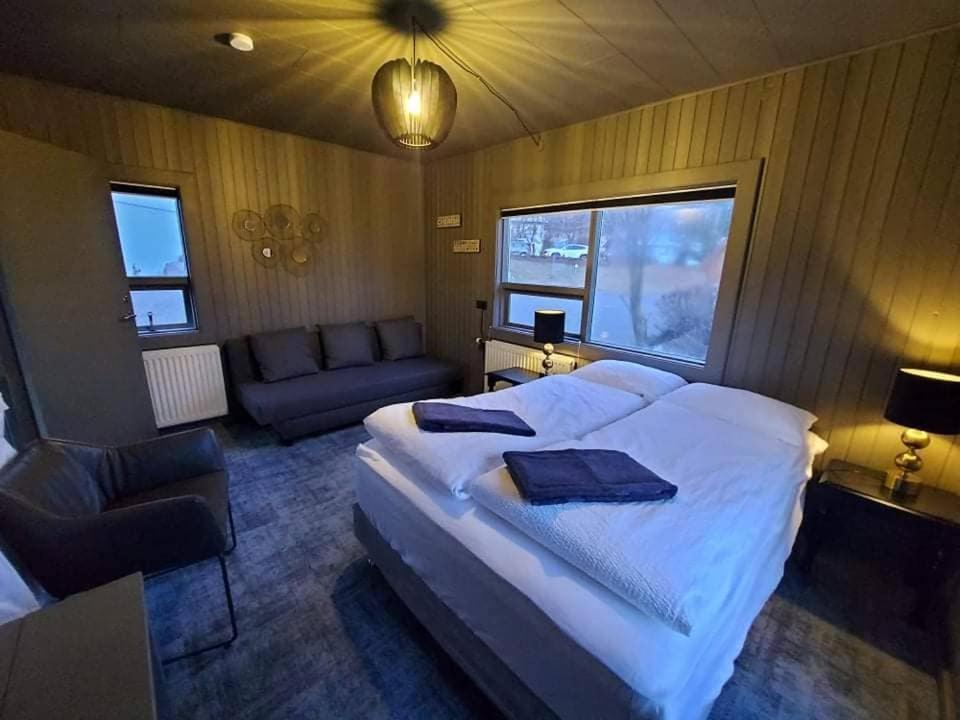 North Inn - Guesthouse And Cabin 아퀴레이리 외부 사진